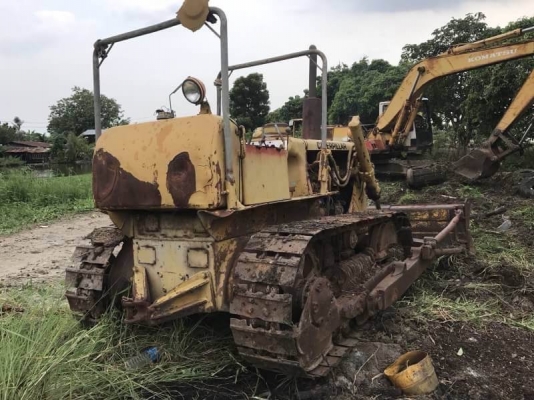 เหลือ 5 คัน. 800,000 ด่วน.   1 รถบด 10 ตัน BETELLI ล้อเรียบ 2 เพลา  ราคา 300,000 บาท  2. รถบดล้อยาง 11 ล้อ WATANABE. เล่มทะเบียน 165,000 บาท   3.รถบดล้อยาง 11 ล้อ KAWAZAKI KR15 เล่มทะเบียน 165,000 บาท   4.แทรเตอร์ CATTERPILAR D4D  ราคา 165,000 บาท  5.รถบด