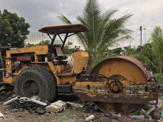 เหลือ 5 คัน. 800,000 ด่วน.   1 รถบด 10 ตัน BETELLI ล้อเรียบ 2 เพลา  ราคา 300,000 บาท  2. รถบดล้อยาง 11 ล้อ WATANABE. เล่มทะเบียน 165,000 บาท   3.รถบดล้อยาง 11 ล้อ KAWAZAKI KR15 เล่มทะเบียน 165,000 บาท   4.แทรเตอร์ CATTERPILAR D4D  ราคา 165,000 บาท  5.รถบด