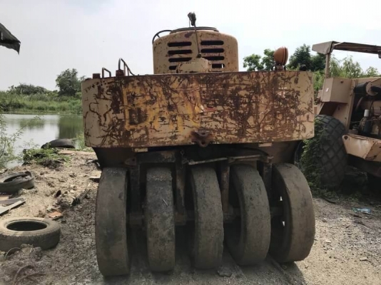 เหลือ 5 คัน. 800,000 ด่วน.   1 รถบด 10 ตัน BETELLI ล้อเรียบ 2 เพลา  ราคา 300,000 บาท  2. รถบดล้อยาง 11 ล้อ WATANABE. เล่มทะเบียน 165,000 บาท   3.รถบดล้อยาง 11 ล้อ KAWAZAKI KR15 เล่มทะเบียน 165,000 บาท   4.แทรเตอร์ CATTERPILAR D4D  ราคา 165,000 บาท  5.รถบด