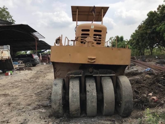 เหลือ 5 คัน. 800,000 ด่วน.   1 รถบด 10 ตัน BETELLI ล้อเรียบ 2 เพลา  ราคา 300,000 บาท  2. รถบดล้อยาง 11 ล้อ WATANABE. เล่มทะเบียน 165,000 บาท   3.รถบดล้อยาง 11 ล้อ KAWAZAKI KR15 เล่มทะเบียน 165,000 บาท   4.แทรเตอร์ CATTERPILAR D4D  ราคา 165,000 บาท  5.รถบด