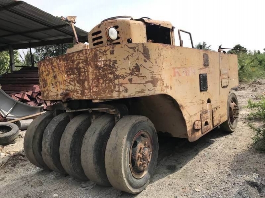 เหลือ 5 คัน. 800,000 ด่วน.   1 รถบด 10 ตัน BETELLI ล้อเรียบ 2 เพลา  ราคา 300,000 บาท  2. รถบดล้อยาง 11 ล้อ WATANABE. เล่มทะเบียน 165,000 บาท   3.รถบดล้อยาง 11 ล้อ KAWAZAKI KR15 เล่มทะเบียน 165,000 บาท   4.แทรเตอร์ CATTERPILAR D4D  ราคา 165,000 บาท  5.รถบด