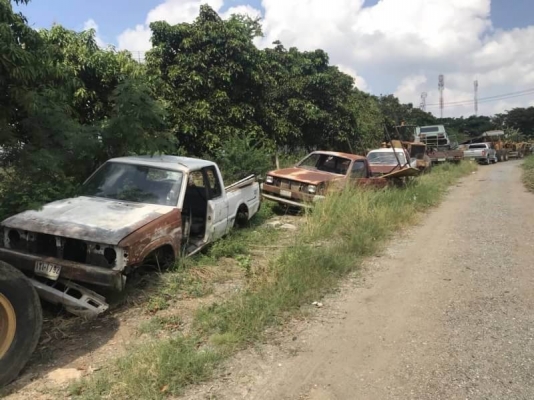 มี 3 ขายเหมา 49,000 บาท (มีทะเบียน ม.89) 1.MAZDA. มีเครื่องเกียร์ครบ อีก 2 คัน ไม่มีเครื่อง. (อย่างอ