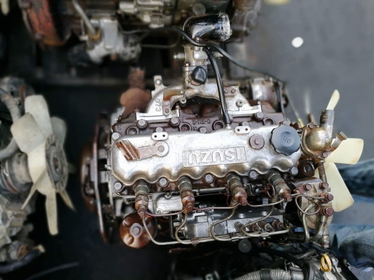 เครื่องยนต์ อิซุสุ  C240 เร่งแข็งใส่โฟล์คลิฟท์ได้สูบน้ำดีเครื่องสวยๆไม่มีไอ