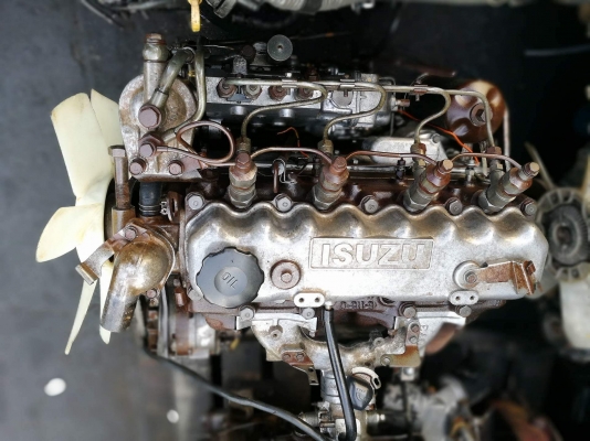 เครื่องยนต์ อิซุสุ  C240 เร่งแข็งใส่โฟล์คลิฟท์ได้สูบน้ำดีเครื่องสวยๆไม่มีไอ