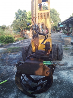 ขายรถคีบเอาไว้ร้านของเก่าหรือไม้และอ้อย ราคา240000 ครับ ขายรถคีบเอาไว้ร้านของเก่าหรือไม้และอ้อย ราคา240000 ครับ