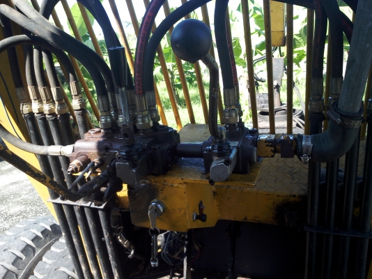 ขายรถคีบเอาไว้ร้านของเก่าหรือไม้และอ้อย ราคา240000 ครับ ขายรถคีบเอาไว้ร้านของเก่าหรือไม้และอ้อย ราคา240000 ครับ