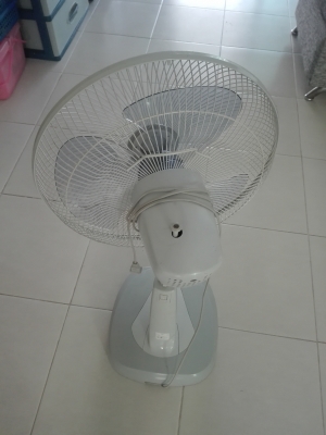 พัดลมตั้งพื้น ฮาตาริ