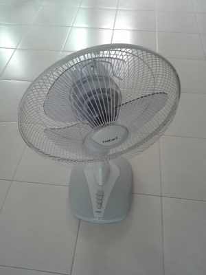 พัดลมตั้งพื้น ฮาตาริ