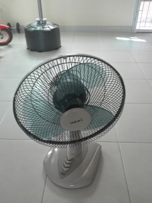 พัดลมตั้งพื้น ฮาตาริ