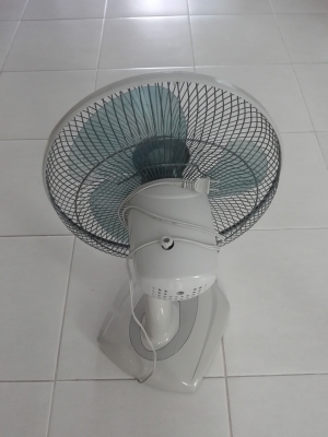 พัดลมตั้งพื้น ฮาตาริ