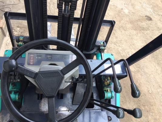 ขายด่วนน โคตรถูกก!! KOMATSU รุ่น 11 FD25 เสา 5.5 เมตร เกียร์ Manual