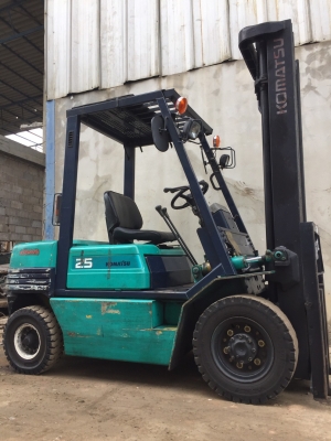 ขายด่วนน โคตรถูกก!! KOMATSU รุ่น 11 FD25 เสา 5.5 เมตร เกียร์ Manual