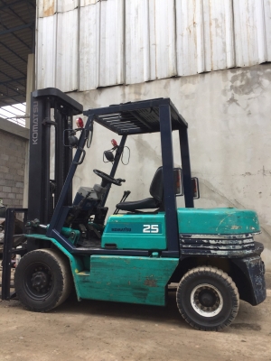 ขายด่วนน โคตรถูกก!! KOMATSU รุ่น 11 FD25 เสา 5.5 เมตร เกียร์ Manual