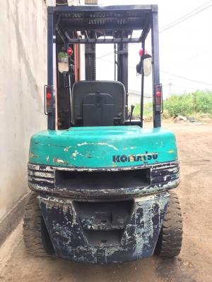 ขายด่วนน โคตรถูกก!! KOMATSU รุ่น 11 FD25 เสา 5.5 เมตร เกียร์ Manual