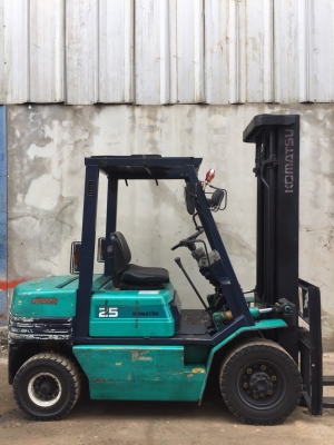 ขายด่วนน โคตรถูกก!! KOMATSU รุ่น 11 FD25 เสา 5.5 เมตร เกียร์ Manual