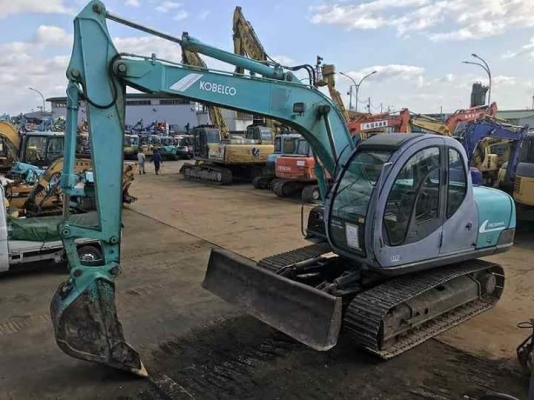 ขายรถขุดนำเข้าจากประเทศญี่ปุ่น kobelco sk 100 super มีใบมีดดัน สนใจติดต่อสอบถาม 092-3309229 อีด