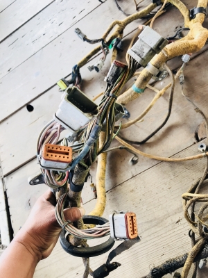 ขายชุดสายไฟ CAT320B สวยๆ