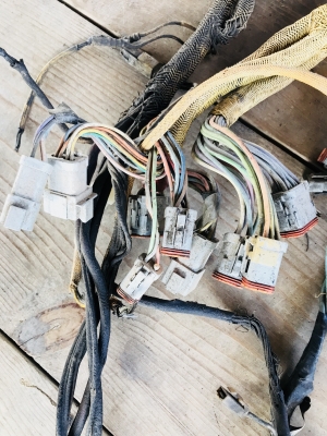 ขายชุดสายไฟ CAT320B สวยๆ