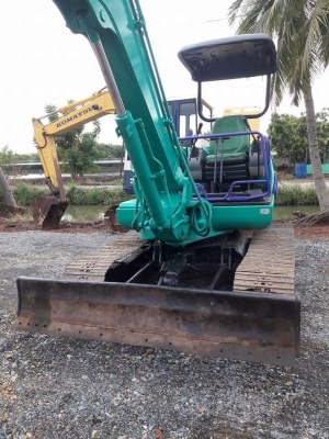 ขายKOMATSU PC40-7  เก่าญี่ปุ่นแท้  มีลายแย๊ก  4,XXX  ชั่วโมง  ตรวจเช็คระบบ  พร้อมใช้  โทร 089-3818694  ดวงนภา