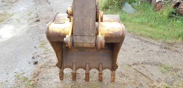 ขายรถแบ็คโฮ CAT 320D (Japan) ใช้งาน 8,419 ชั่วโมง (คันที่ 2) สภาพพร้อมใช้งาน