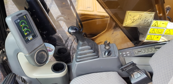 ขายรถแบ็คโฮ CAT 320D (Japan) ใช้งาน 8,419 ชั่วโมง (คันที่ 2) สภาพพร้อมใช้งาน