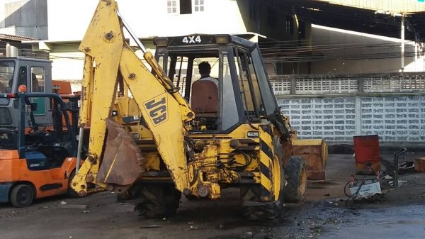 รถตักหน้าหลังขุด JCB รุ่น 3CX ( 4WD ) รถตักหน้าหลังขุด JCB รุ่น 3CX ( 4WD )