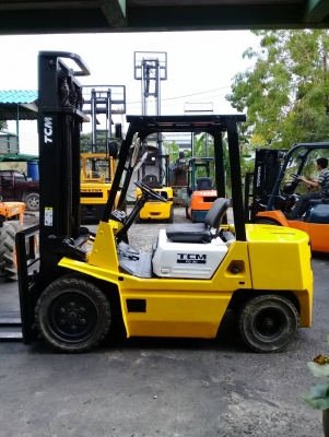 +++ ขายโฟล์คลิฟท์  T.C.M. FD30  ขนาด  3  ตัน  เครื่องยนต์ดีเซล  เสา 4  ม.  เกียร์ออโตเมติค  งา 1,070  มม.  ยางตันครับ