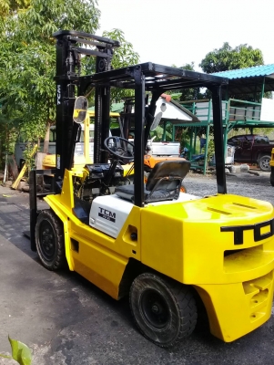 +++ ขายโฟล์คลิฟท์  T.C.M. FD30  ขนาด  3  ตัน  เครื่องยนต์ดีเซล  เสา 4  ม.  เกียร์ออโตเมติค  งา 1,070  มม.  ยางตันครับ