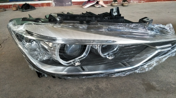 ขายไฟหน้า BMW Series 3 2015 ขายไฟหน้า BMW Series 3 2015