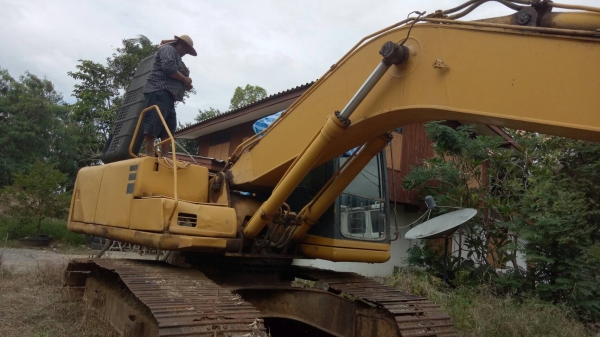 รถแบ็คโฮ Pc200รุ่น6 เอกสารซื้อขาย ไฟฟ้าครบ รถสวย พร้อมใช้ สภาพดี ราคาต่อรองได้ สนใจติดต่อ 096-825-1956(คุณอ๊อด) รถแบ็คโฮ Pc200รุ่น6 เอกสารซื้อขาย ไฟฟ้าครบ รถสวย พร้อมใช้ สภาพดี ราคาต่อรองได้ สนใจติดต่อ 096-825-1956(คุณอ๊อด)