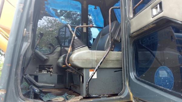 รถแบ็คโฮ Pc200รุ่น6 เอกสารซื้อขาย ไฟฟ้าครบ รถสวย พร้อมใช้ สภาพดี ราคาต่อรองได้ สนใจติดต่อ 096-825-1956(คุณอ๊อด) รถแบ็คโฮ Pc200รุ่น6 เอกสารซื้อขาย ไฟฟ้าครบ รถสวย พร้อมใช้ สภาพดี ราคาต่อรองได้ สนใจติดต่อ 096-825-1956(คุณอ๊อด)