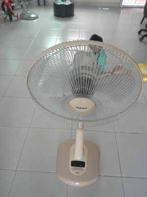 พัดลมตั้งพื้น ฮาตาริ