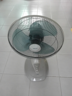 พัดลมตั้งพื้น ฮาตาริ