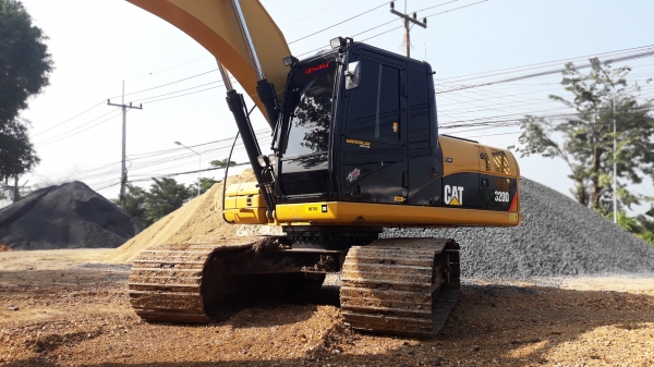 ขายรถแบ็คโฮ CAT 320D (Japan) 7 พันชั่วโมง สภาพเทพบุตร สวย พร้อมใช้งาน