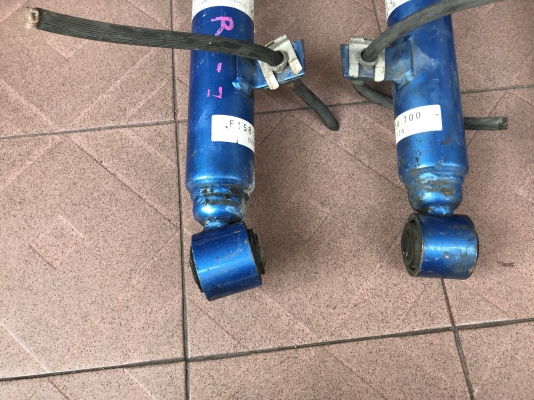 โช้คเเต่ง SHOWA ใส่ MAZDA RX7 เก่าญี่ปุ่นเเท้สภาพดี โช้คเเต่ง SHOWA ใส่ MAZDA RX7 เก่าญี่ปุ่นเเท้สภาพดี