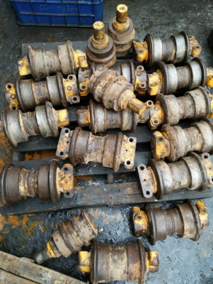 ขาย roller เก่า KOMATSU PC200-5 ครบเซ็ต