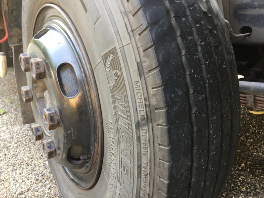 รับซื้อรถ 4 ล้อ 6ล้อ ให้ราคาดี  T.081-7634892 http://line.me/ti/p/~sak_nid