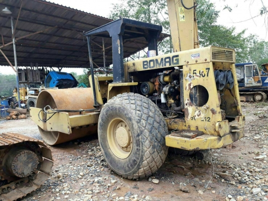 ขายรถบด10ตันBOMAG 212D-2 เล่มพร้อม เปลือกหนา