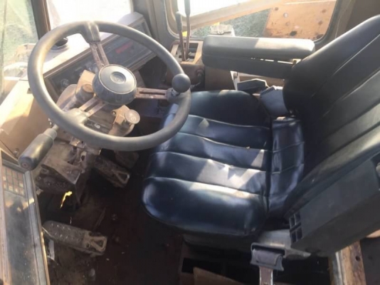 ขาย 980,000 บาท CATTERPILAR 950F เครื่องดี เกียร์ดี ปั้มแรง พร้อมใช้ เอกสารเล่มทะเบียน รถอยู่  ลำปาง 090-772-3710 090-772-3708