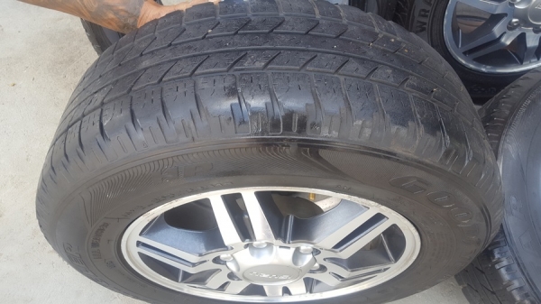 ขายล้อISUZU Hi Lender16 ยาง215/65/16 4 ล้อ