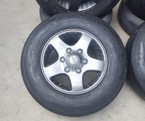 ขายล้อISUZU ขอบ15 ยาง195R15 ปี 16  4 ล้อ
