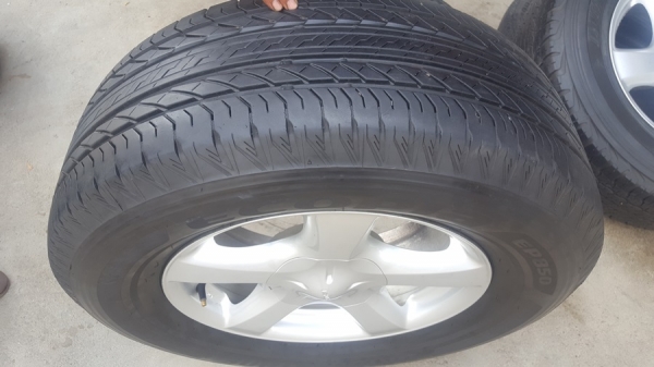 ขายล้อISUZU V Cross17 ยาง265/65/17 ปี 14  4 ล้อ
