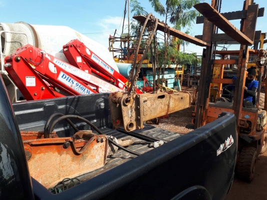 tractor-backhoe ส่งหัวเจาะ หัวกระแทก เบรคเกอร์ ใส่รถขุด แบ็คโฮ PC40, PC50 ไปเชียงรายครับ ขอบคุณมากคร