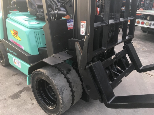 ขายรถโฟล์คลิฟท์ตักยางพาราตักทะลายปาล์ม