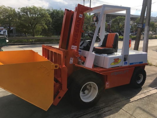ขายรถโฟล์คลิฟท์ตักยางพาราตักทะลายปาล์ม