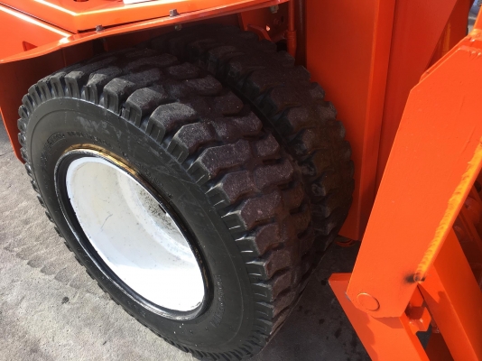 ขายรถโฟล์คลิฟท์ตักยางพาราตักทะลายปาล์ม