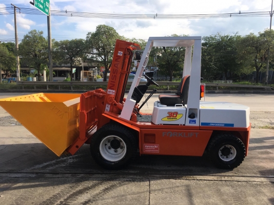 ขายรถโฟล์คลิฟท์ตักยางพาราตักทะลายปาล์ม