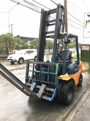 ขายรถโฟล์คลิฟท์ตักยางพาราตักทะลายปาล์มตักงานของเก่ารีไซเคิ้ล