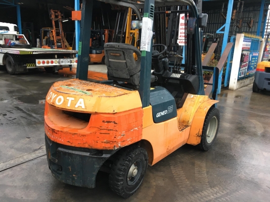 ขายรถโฟล์คลิฟท์ตักยางพาราตักทะลายปาล์มตักงานของเก่ารีไซเคิ้ล