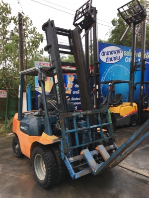 ขายรถโฟล์คลิฟท์ตักยางพาราตักทะลายปาล์มตักงานของเก่ารีไซเคิ้ล